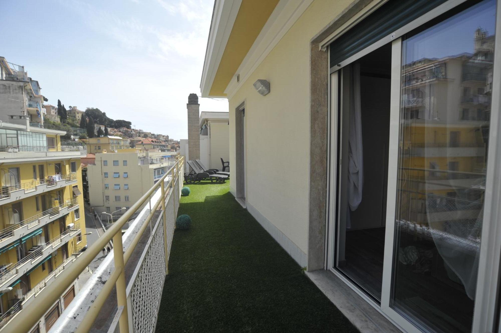 Casa Rosa Lucia Centrale Con Parcheggio San Remo Exterior foto